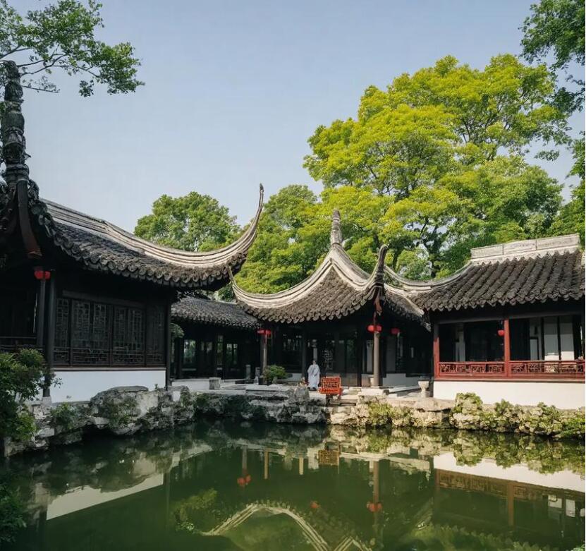 梁子湖区听白土建有限公司